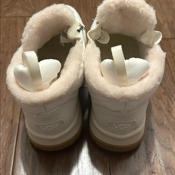 UGG Women's Ankle Boots in White - Picture 4 of 8